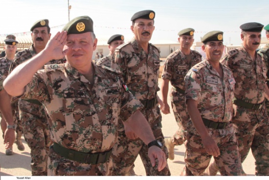 الملك يزور كتيبة المدرعات الثانية الملكية